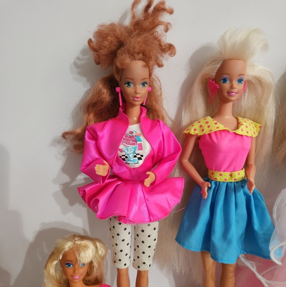 PENDING-Vintage 90's Barbie lot - Picture 4 of 5